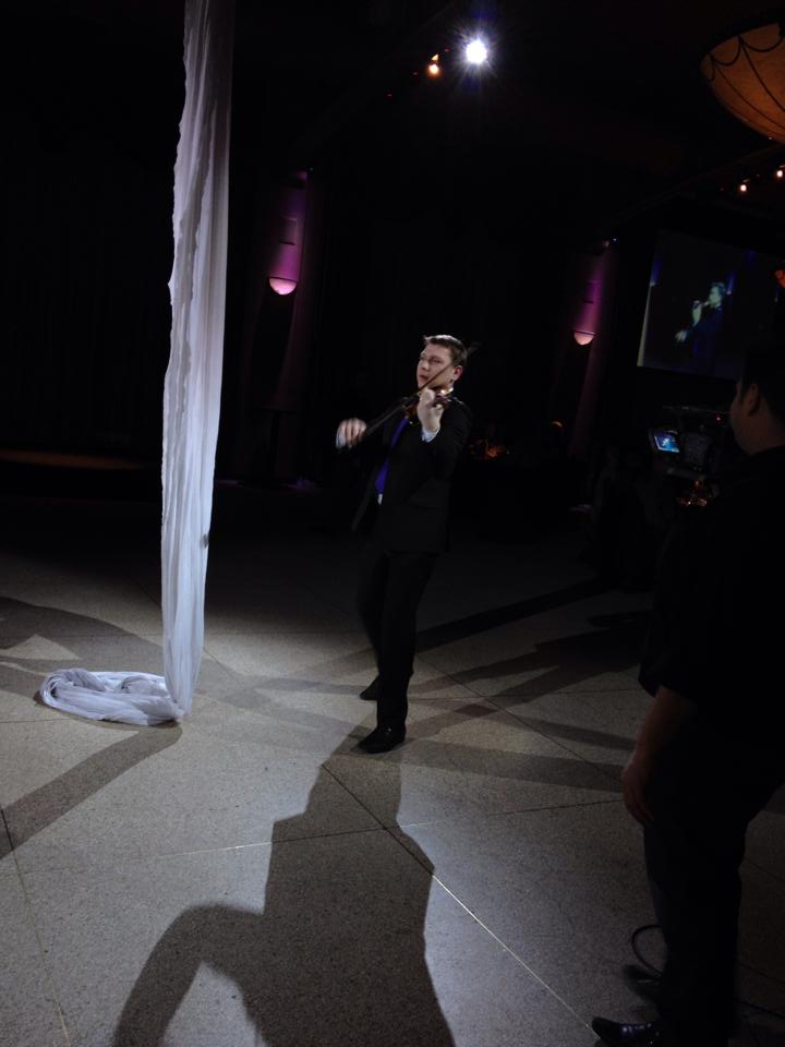 First dance with live violin and spark fountains